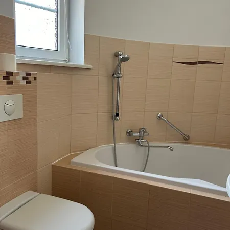 Mieszkanie W Kamienicy W Centrum 아파트