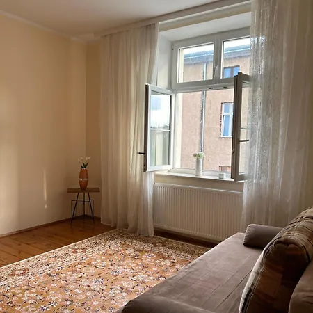 Mieszkanie W Kamienicy W Centrum 아파트